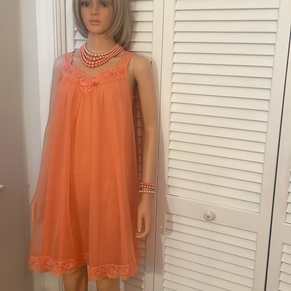 Vintage VANITY FAIR orange nighty with orange lace trim. Size XS - Picture 2 of 10